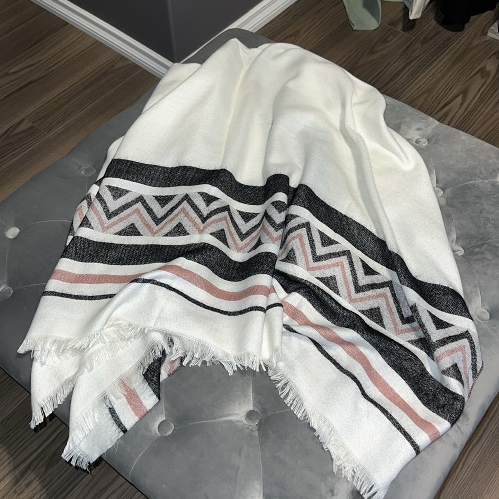 Open front poncho - Picture 2 of 2